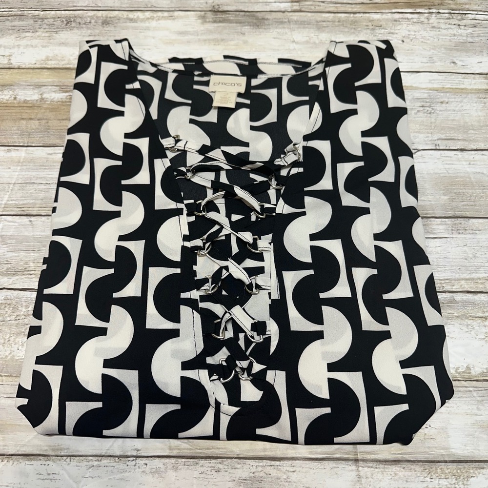 Chicos Black White Geometric Print Lace Up Neck Blouse Womens Size 2(U.S 12)‎